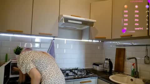 Snapshot of misamew chatting on April 2026 12:06:02 PM MisaMew online show from April 2026 12:06:02 PM