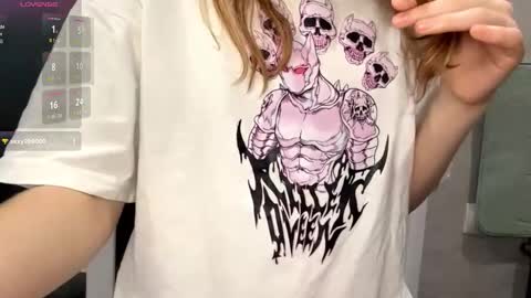 Snapshot of mishahartwigsen chatting on September 2025 07:47:01 PM Molly online show from September 2025 07:47:01 PM