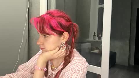 Snapshot of mishahartwigsen chatting on September 2025 05:56:02 PM Molly online show from September 2025 05:56:02 PM