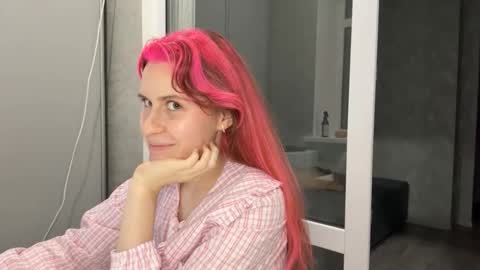 Snapshot of mishahartwigsen chatting on September 2025 05:15:02 PM Molly online show from September 2025 05:15:02 PM