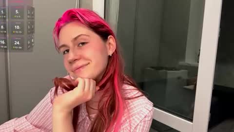 Snapshot of mishahartwigsen chatting on September 2025 05:29:02 PM Molly online show from September 2025 05:29:02 PM