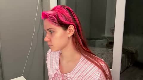 Snapshot of mishahartwigsen chatting on October 2025 06:15:02 PM Molly online show from October 2025 06:15:02 PM