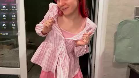 Snapshot of mishahartwigsen chatting on October 2025 05:33:02 PM Molly online show from October 2025 05:33:02 PM