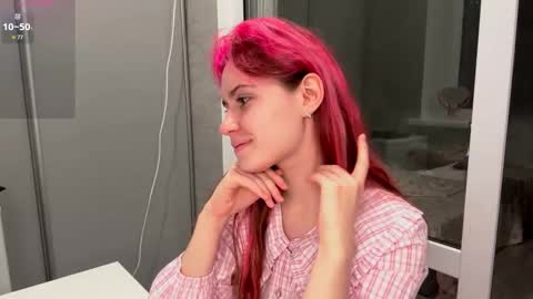 Snapshot of mishahartwigsen chatting on October 2025 05:44:01 PM Molly online show from October 2025 05:44:01 PM