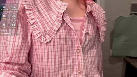 Snapshot of mishahartwigsen chatting on October 2025 05:43:01 PM Molly online show from October 2025 05:43:01 PM