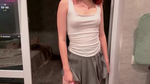 Snapshot of mishahartwigsen chatting on October 2025 05:25:02 PM Molly online show from October 2025 05:25:02 PM