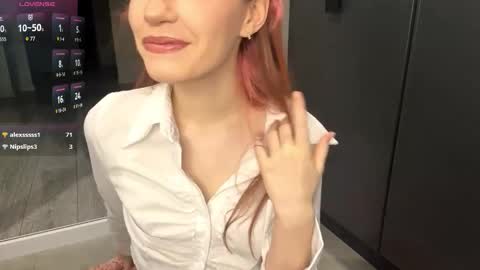 Snapshot of mishahartwigsen chatting on October 2025 05:46:01 PM Molly online show from October 2025 05:46:01 PM