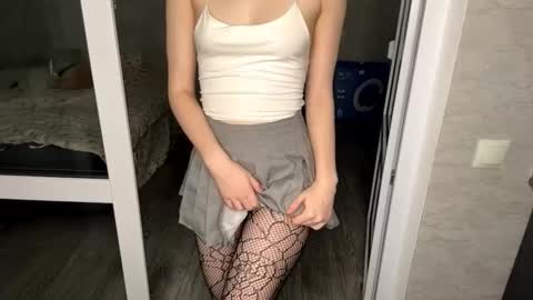 Snapshot of mishahartwigsen chatting on November 2025 05:45:02 PM Molly online show from November 2025 05:45:02 PM