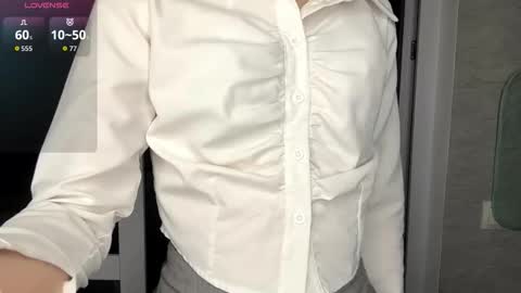 Snapshot of mishahartwigsen chatting on November 2025 05:24:02 PM Molly online show from November 2025 05:24:02 PM