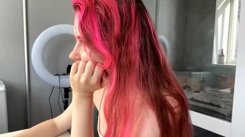 Snapshot of mishahartwigsen chatting on November 2025 11:12:02 AM Molly online show from November 2025 11:12:02 AM