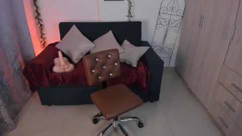 Snapshot of mishelkrave_ chatting on October 2025 12:20:01 AM KRAVE  online show from October 2025 12:20:01 AM