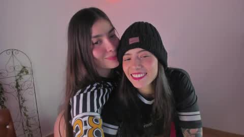 Snapshot of mishelkrave_ chatting on April 2026 09:48:01 PM KRAVE online show from April 2026 09:48:01 PM