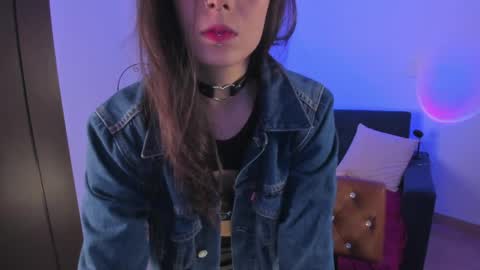 Snapshot of mishelkrave_ chatting on April 2026 10:32:01 PM KRAVE online show from April 2026 10:32:01 PM