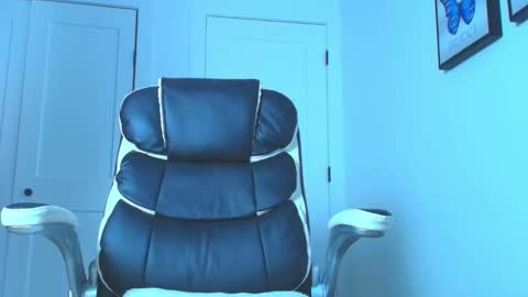 instagram   mishell hadid online show from January 2026 06:34:01 PM