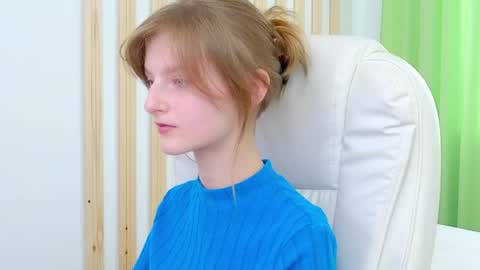 Snapshot of miss___alisa chatting on March 2026 01:17:01 PM Alisa NONNUDE online show from March 2026 01:17:01 PM