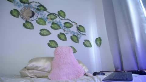 Snapshot of miss__saenz chatting on April 2026 07:03:01 PM online show from April 2026 07:03:01 PM