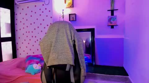 Akemi 3 online show from September 2025 02:06:01 PM