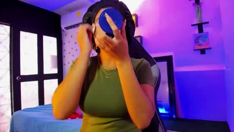 Akemi 3 online show from October 2025 01:09:01 PM