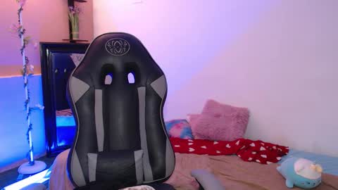 Akemi 3 online show from December 2025 01:06:01 PM