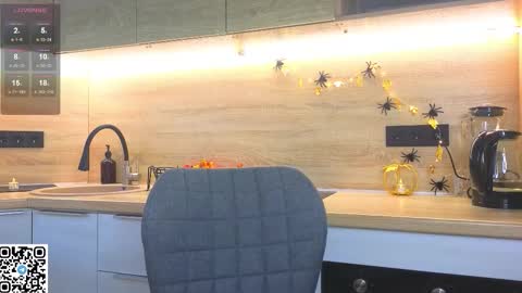 Sandy online show from October 2025 01:13:02 AM