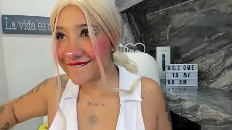 Snapshot of miss_danika chatting on November 2025 11:09:01 AM Danika online show from November 2025 11:09:01 AM