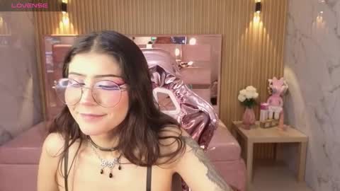 Snapshot of miss_devil_s chatting on February 2026 03:18:01 AM miss_devil_s online show from February 2026 03:18:01 AM