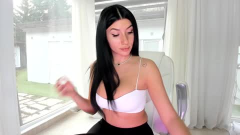 Snapshot of miss_diamond__ chatting on February 2025 07:18:02 AM miss_diamond__ online show from February 2025 07:18:02 AM