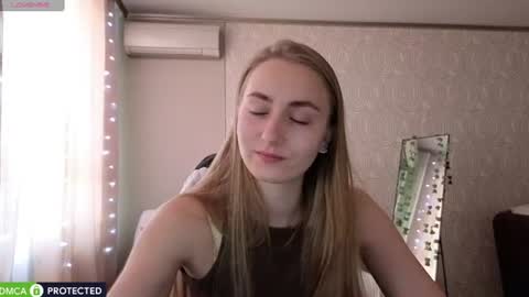 Snapshot of miss_emily19 chatting on July 2026 01:21:01 AM Emily online show from July 2026 01:21:01 AM