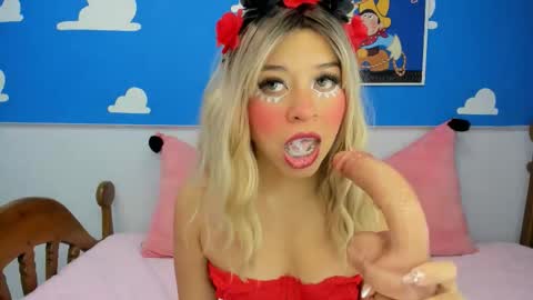 Snapshot of miss_evolet chatting on October 2025 11:07:02 AM Evoleth online show from October 2025 11:07:02 AM