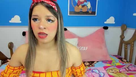 Snapshot of miss_evolet chatting on November 2025 11:07:01 AM Evoleth online show from November 2025 11:07:01 AM