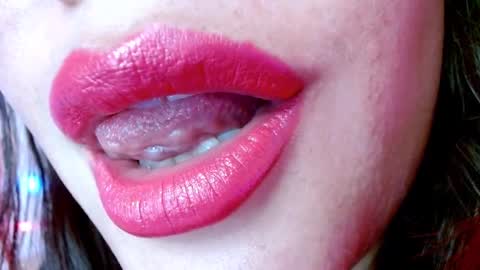 Snapshot of miss_evoleth2 chatting on January 2025 01:21:01 AM Miss Evoleth online show from January 2025 01:21:01 AM