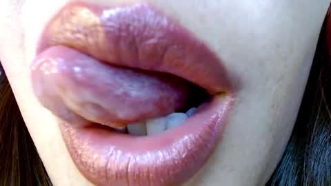 Snapshot of miss_evoleth2 chatting on January 2025 09:08:01 AM Miss Evoleth online show from January 2025 09:08:01 AM