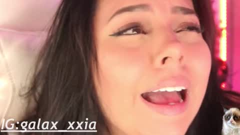 Snapshot of miss_galaxxia chatting on December 2025 01:02:01 AM Elisabeth IG galax xxia online show from December 2025 01:02:01 AM