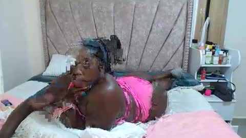 Snapshot of miss_godess chatting on April 2026 08:48:01 AM miss_godess online show from April 2026 08:48:01 AM