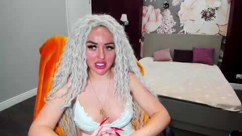 miss_kiten online show from September 2025 10:33:01 PM