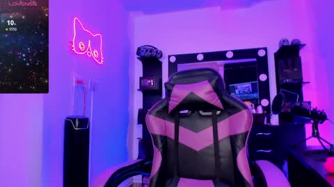 Snapshot of miss_kittyn chatting on April 2026 12:22:02 AM Miss Kittyn online show from April 2026 12:22:02 AM