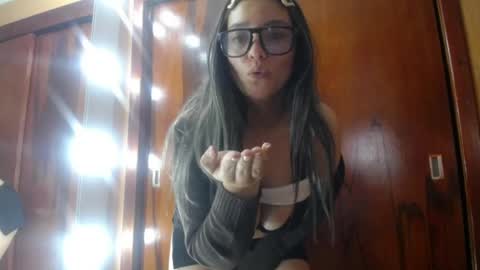 Snapshot of miss_lilieth chatting on May 2026 03:19:02 PM lilieth online show from May 2026 03:19:02 PM