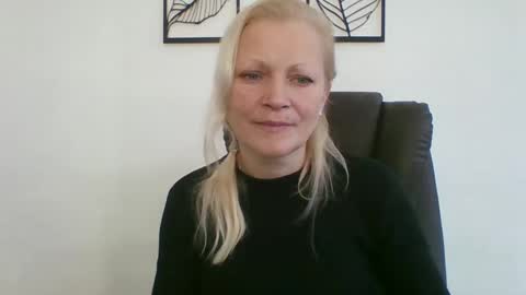 miss_natalix online show from October 2025 10:34:02 AM
