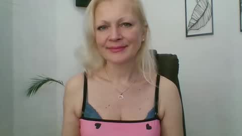 miss_natalix online show from October 2025 09:15:01 AM