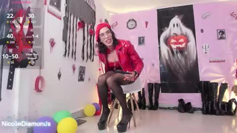 Miss Nicole online show from October 2025 01:19:01 PM