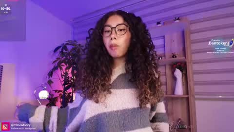 Amy Olivera online show from October 2025 01:09:01 PM