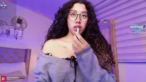 Amy Olivera online show from October 2025 01:23:01 PM