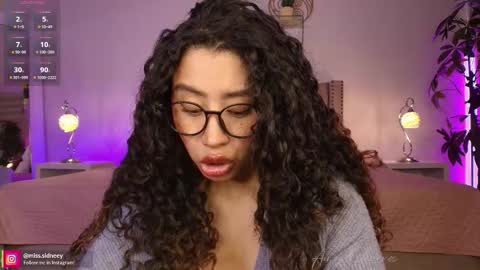 Amy Olivera online show from November 2025 01:21:02 PM