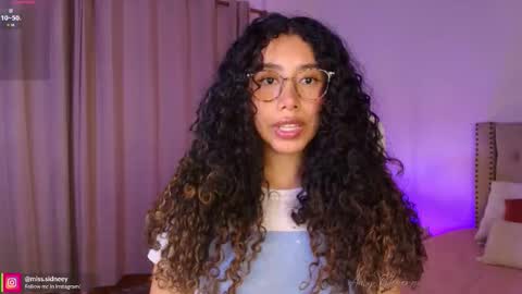 Amy Olivera online show from November 2025 01:22:01 PM