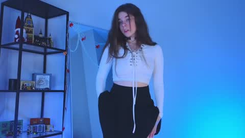 Snapshot of miss_spider chatting on December 2024 06:17:02 AM Spider girl Help me reach 10 likes online show from December 2024 06:17:02 AM