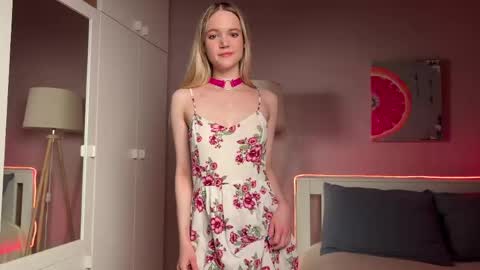 Snapshot of miss_sweetdream chatting on May 2026 08:20:01 AM Emily online show from May 2026 08:20:01 AM