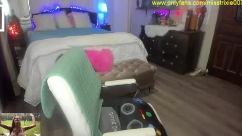 Snapshot of miss_trixie chatting on May 2026 08:05:01 PM Trixie007 online show from May 2026 08:05:01 PM