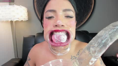 Vaiolette online show from January 2025 02:02:02 PM