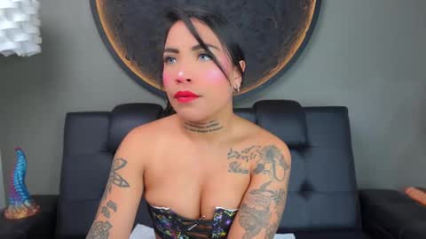 Snapshot of miss_vaiolette chatting on March 2026 11:15:02 AM Vaiolette online show from March 2026 11:15:02 AM