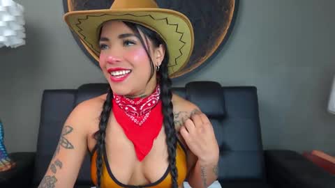 Snapshot of miss_vaiolette chatting on March 2026 12:32:01 PM Vaiolette online show from March 2026 12:32:01 PM